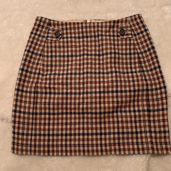 Banana Republic Dresses & Skirts - Banana Republic short skirt size 4